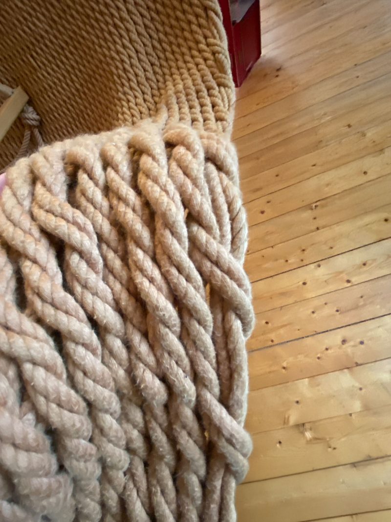 Vorführmodell - 2. Wahl - TRAUMSCHWINGER XL mit Fußteil - Netzfarbe terra, Holz hell geölt, Seiltasche natur – Bild 2